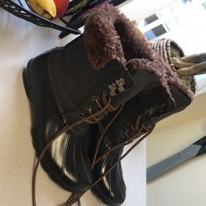 Women’s snow boots